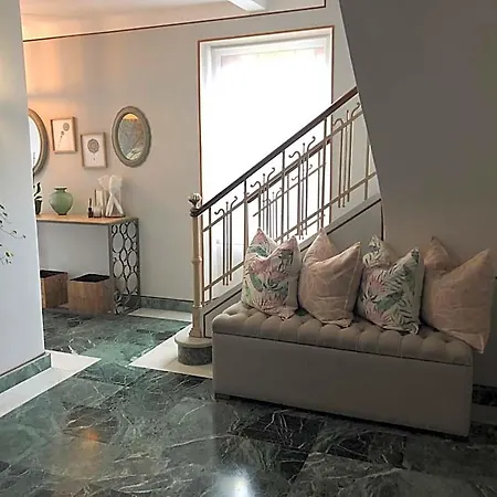 La Casa Bed & Breakfast